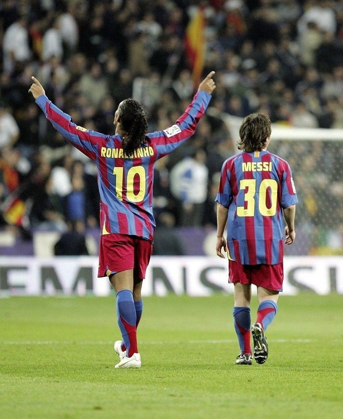 伯纳乌为罗纳尔迪尼奥欢呼:20年前的经典永恒的简单介绍 第1张