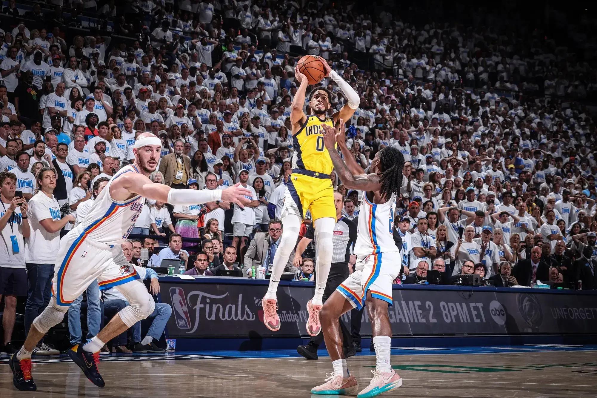 NBA官方晒出克拉克森前往季前赛第二场比赛球馆的视频的简单介绍  第2张