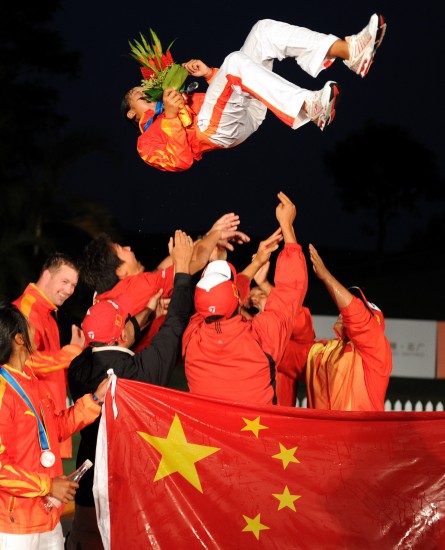 十五运会|高尔夫男子团体颁奖仪式!上海队荣登冠军领奖台的简单介绍 第2张