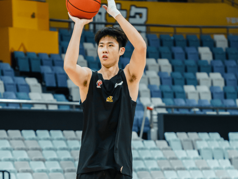 包含广东宏远官宣签约三名外援萨林杰携手两悍将加盟的词条