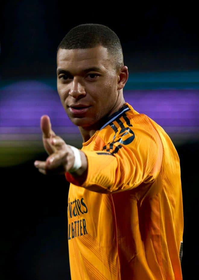 包含6411公里远征！姆巴佩戴帽，皇马5比0大胜不轻松的词条  第2张