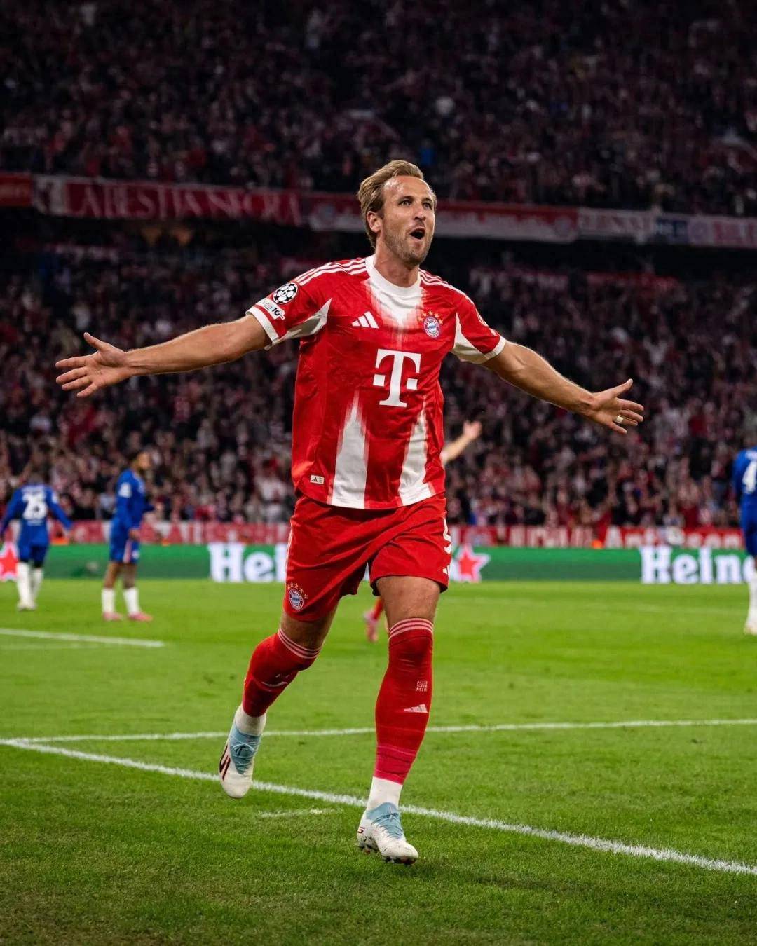 包含转会1+1：拜仁有意切尔西前锋做引援备选巴萨主力中卫转投沙特的词条