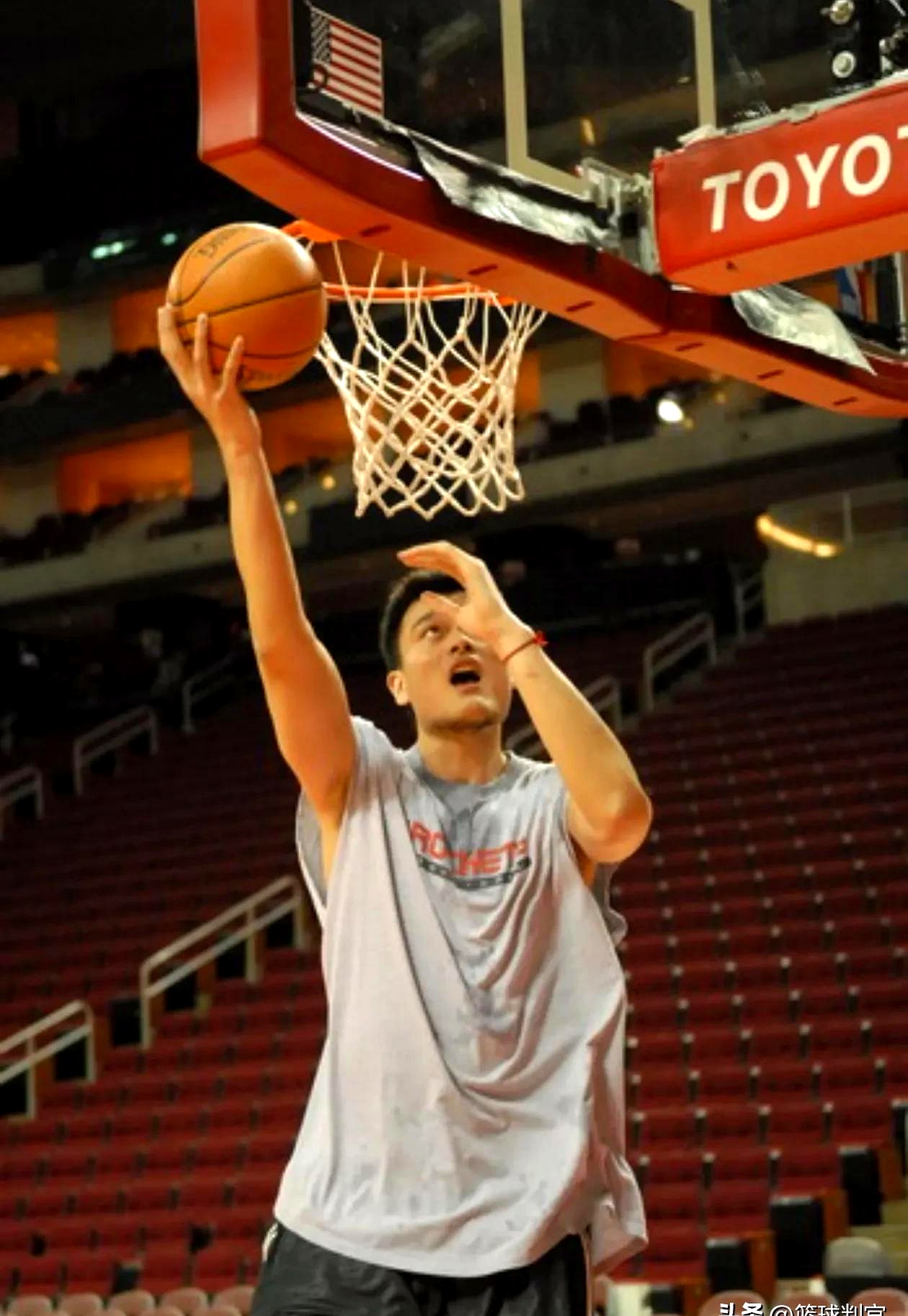 NBA官方制作姚明生涯40佳球，感受大姚当年怎么打球的简单介绍