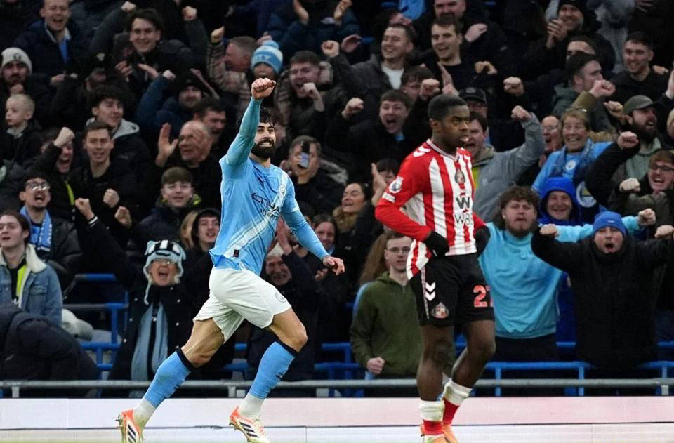 观战台：曼联恶战纽卡+切尔西火拼维拉曼城冲八连胜的简单介绍  第2张