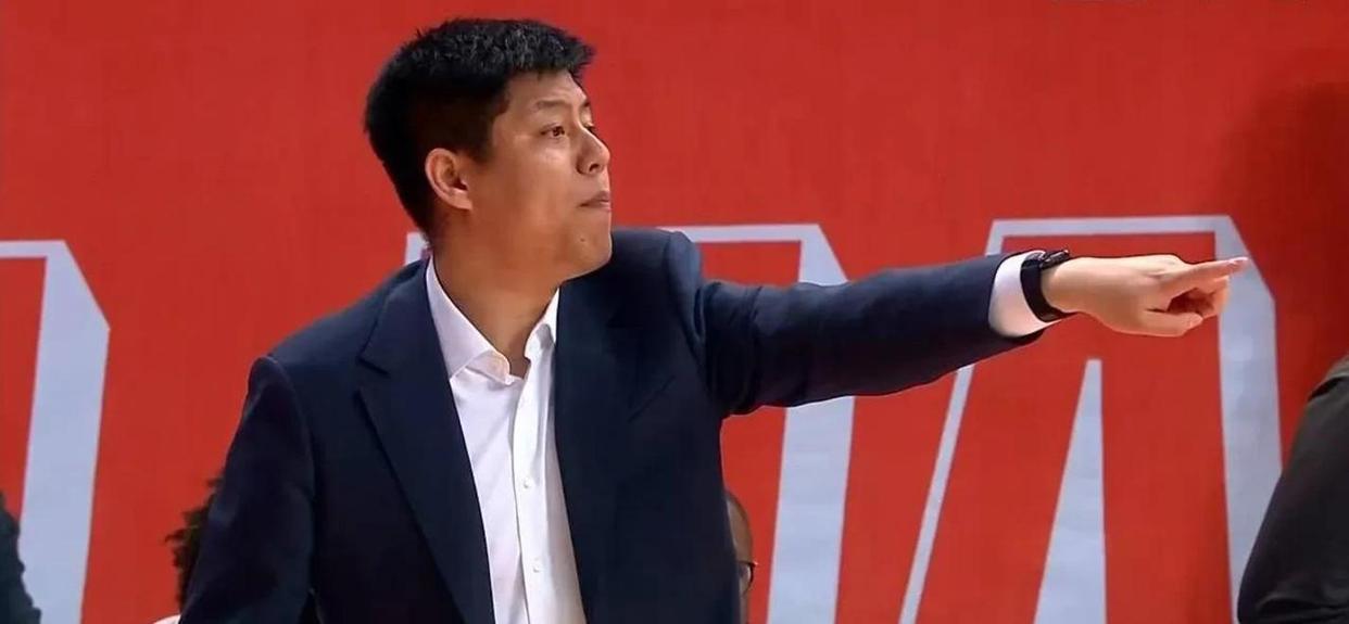 包含邹阳上赛季个人集锦：对阵山西得到30分11板2帽2断的词条