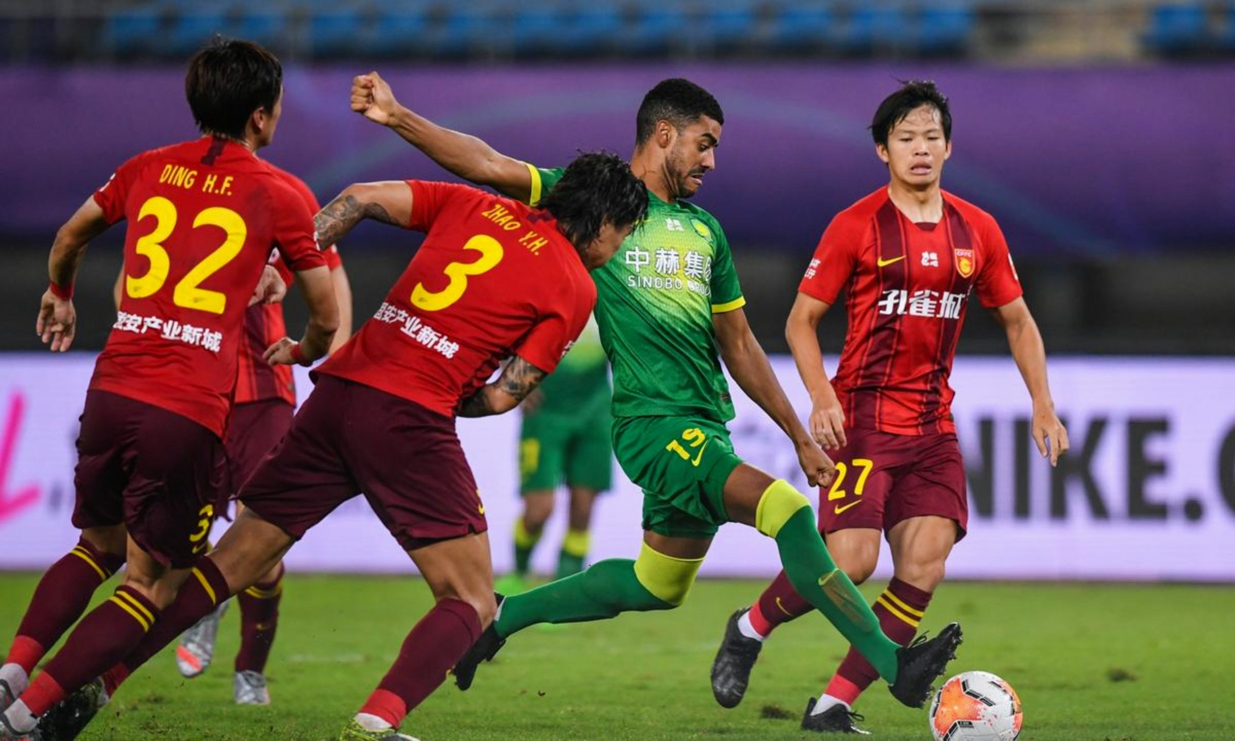 海牛核心被挖角，5名外援1个不剩，没了李霄鹏，难从泰山队获支援的简单介绍