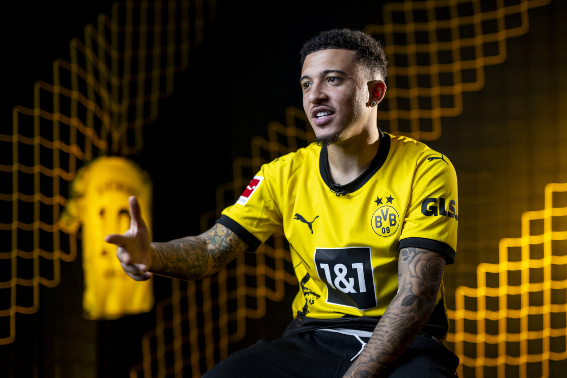 桑乔拒罗马邀约，以高薪合同继续效力曼联的简单介绍