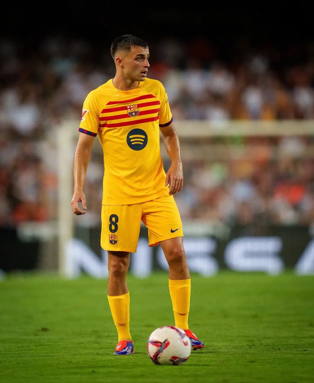 巴萨中场风云：卡萨多去留成谜的简单介绍