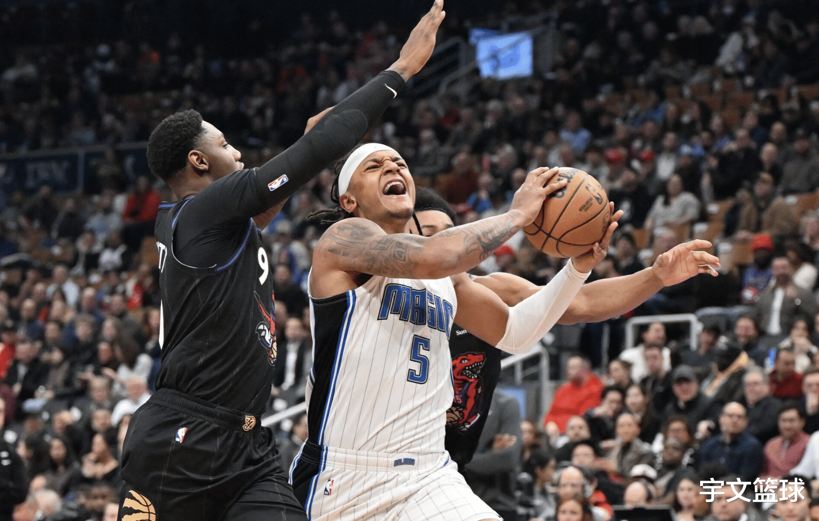 魔术晒上赛季最佳进攻，班凯罗与瓦格纳空中连线暴扣终结的简单介绍