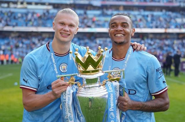 关于哈兰德还是留了后手，当初加盟多特，和现在的信息