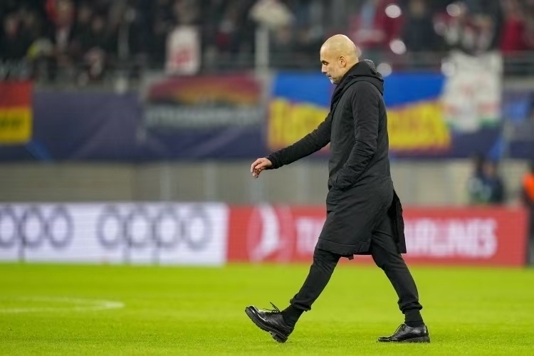 02到04！曼城主场屡败热刺，年轻门将失误，魔咒何时能破？的简单介绍