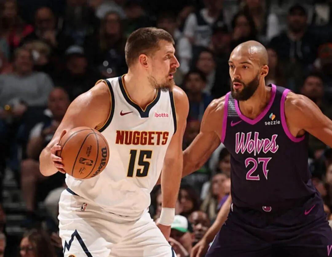 约老师上线了！约基奇玩NBA2K时使用掘金对战森林狼