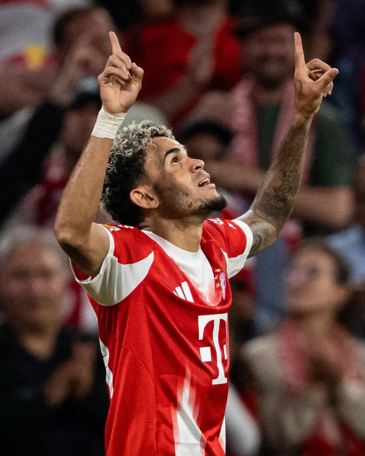 官方:拜仁后卫莱默尔当选2025奥地利年度最佳球的简单介绍 官方:拜仁后卫莱默尔当选2025奥地利年度最佳球的简单介绍