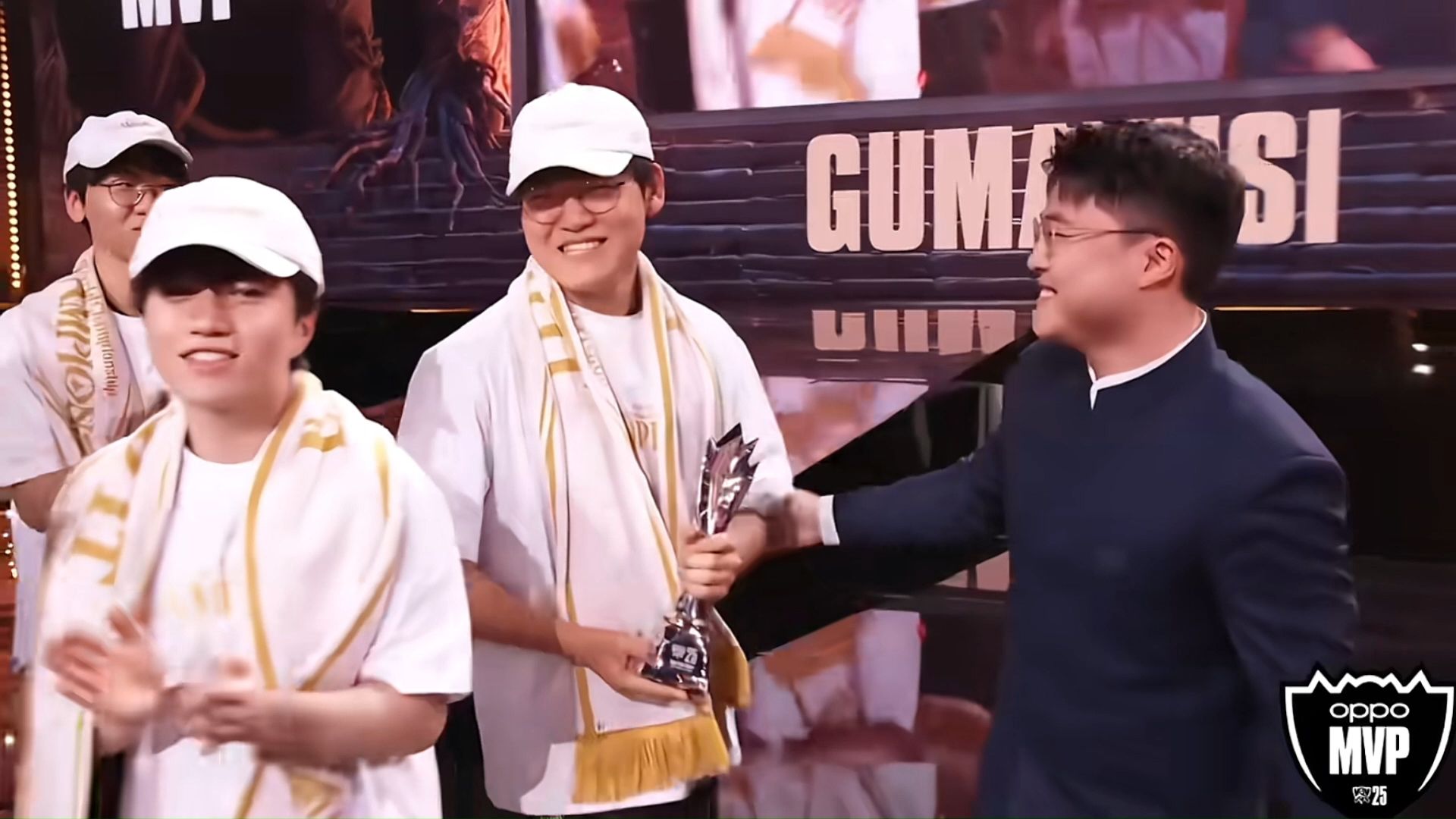 关于为什么Uzi冠军很少，人气却那么无敌？的信息