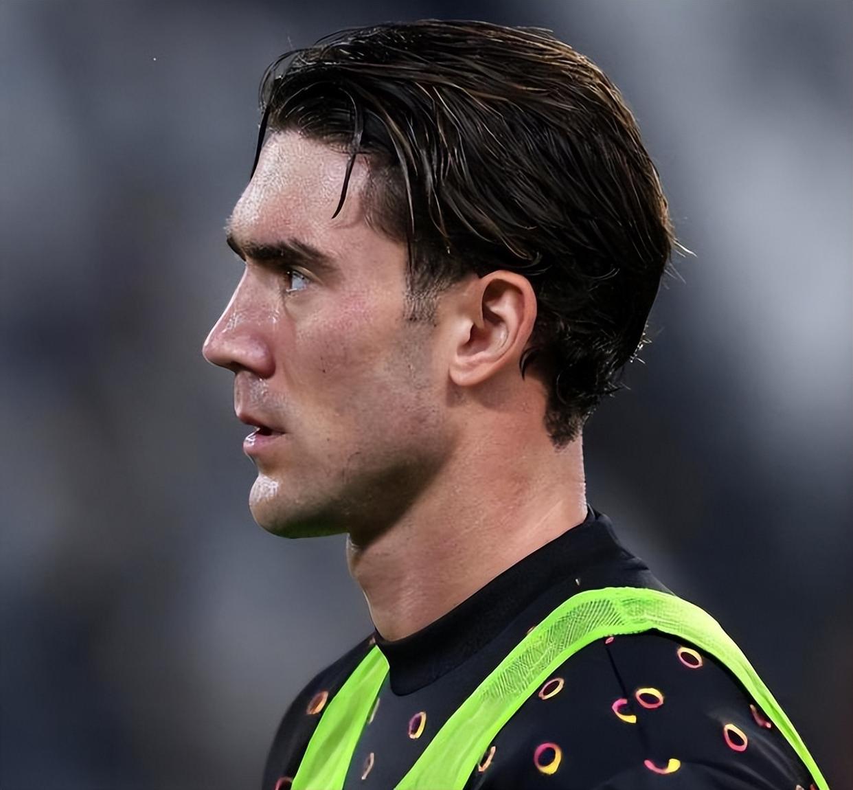 包含明年一月，尤文将开启新的魔鬼赛程，转会市场补强工作开启的词条