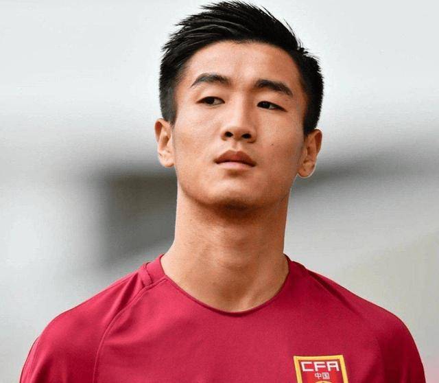 关于权力最大的国足主帅，当年为何要辞职？韦世豪成压倒里皮最后稻草的信息