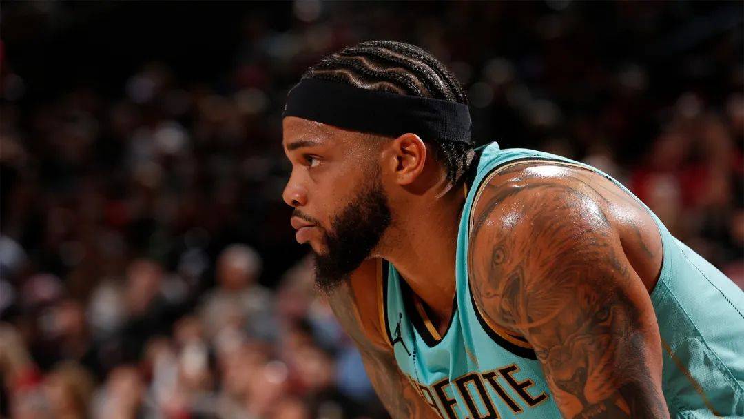 包含库明加主动放弃了新合同中的交易否决权的词条