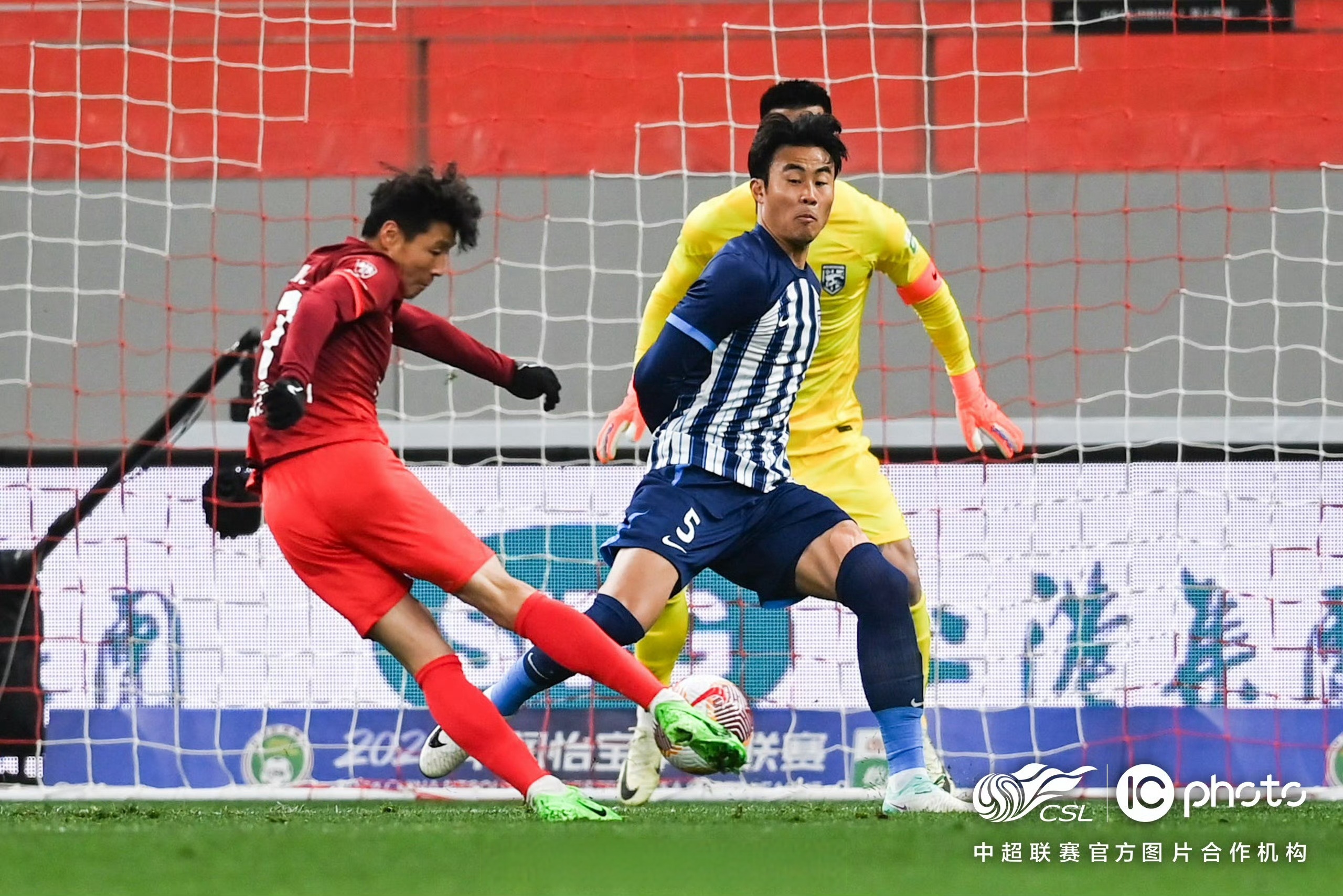 不要说什么海港夺冠武磊会尴尬，也不看看这赛季全队少进了多少球的简单介绍