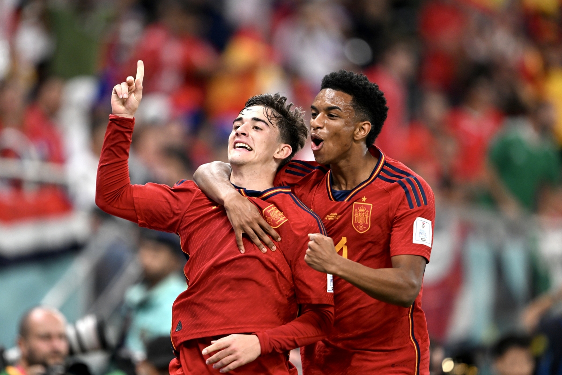 包含英超冠军和西甲冠军都成了“二人转”，我更看好阿森纳和巴萨夺冠的词条