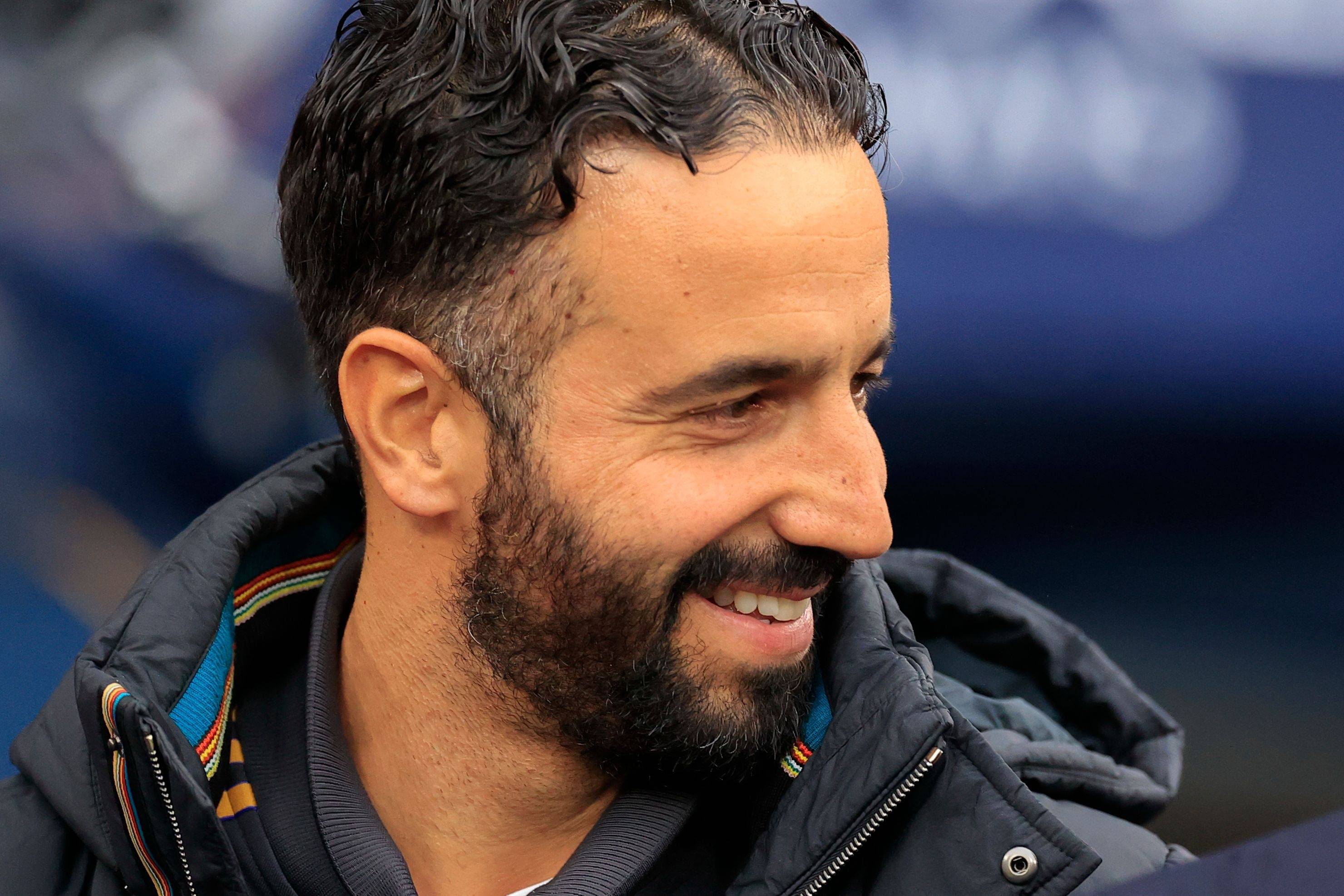 包含曼联拟定10人候选名单，寻求签下一位“血统优良”的球员，以拯救阿莫林的球队。的词条