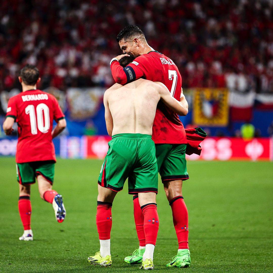 关于外媒排无缘金球前十，内马尔居首，姆巴佩第二，只字不提里贝里的信息