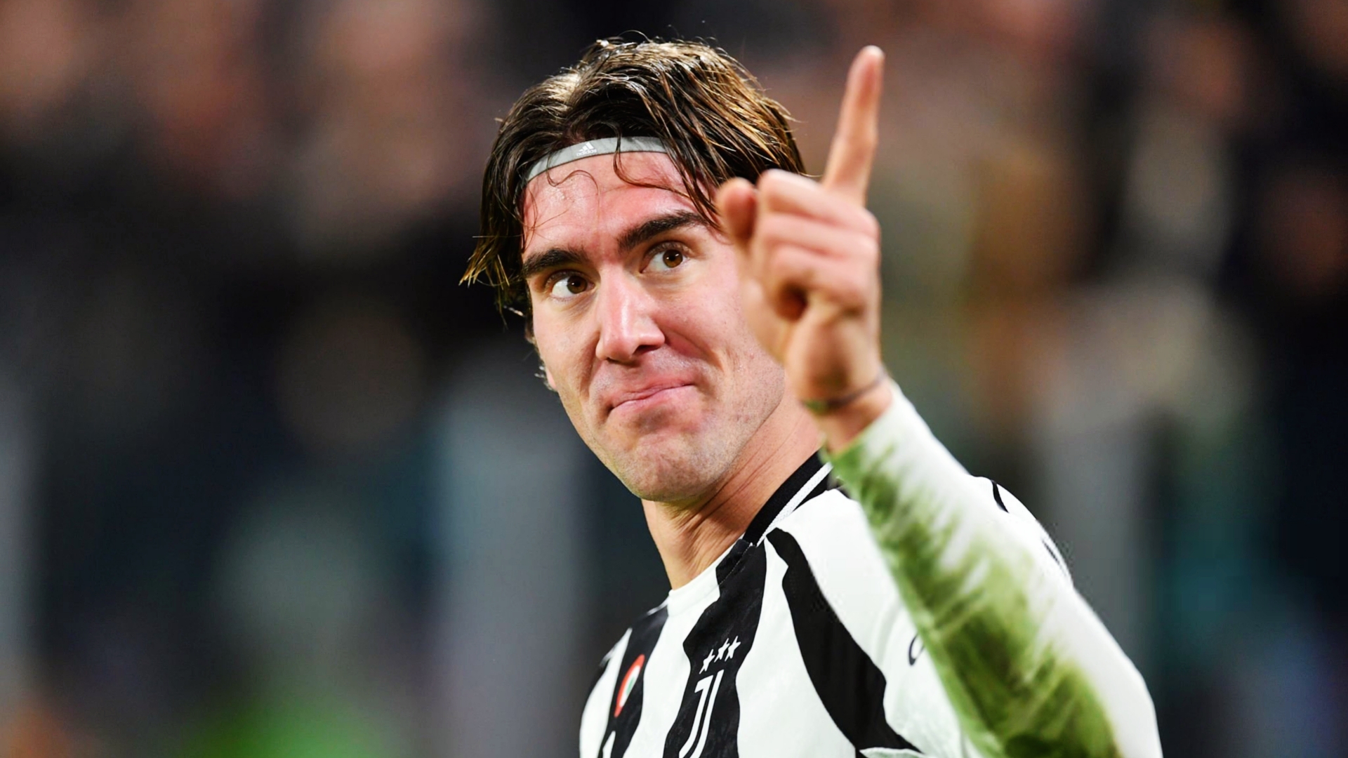 包含意媒：弗拉霍维奇缺席尤文圣诞晚宴，是全队唯一缺席的球员的词条