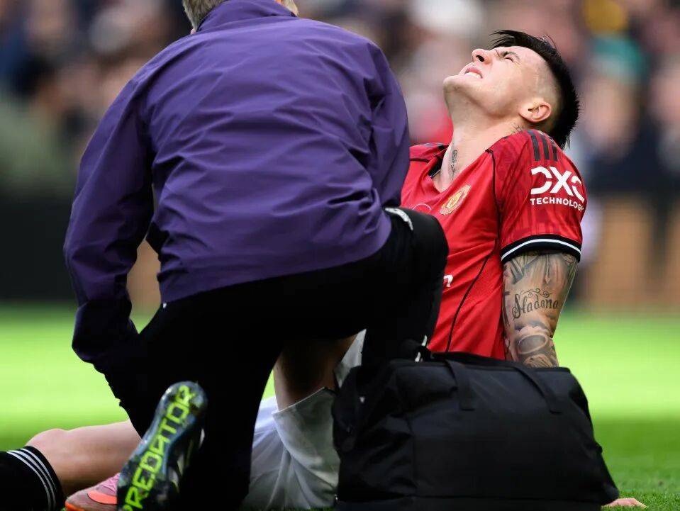 B费伤缺至少一个月：他到底是曼联的遮羞布、还是低谷的根源的简单介绍