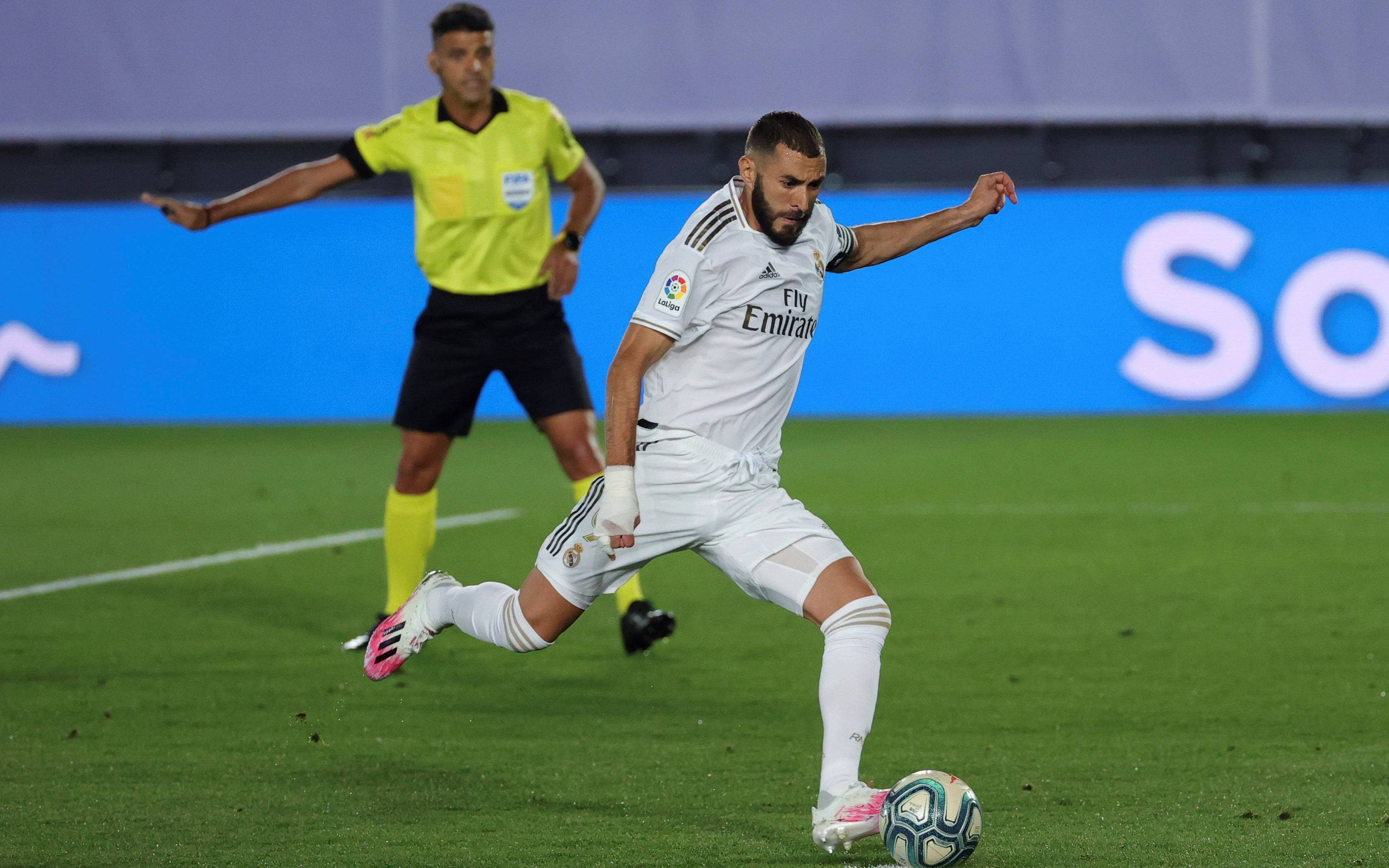 关于裁判：我曾罚掉皇马的C罗！上面很不爽、对我在伯纳乌禁赛！的信息