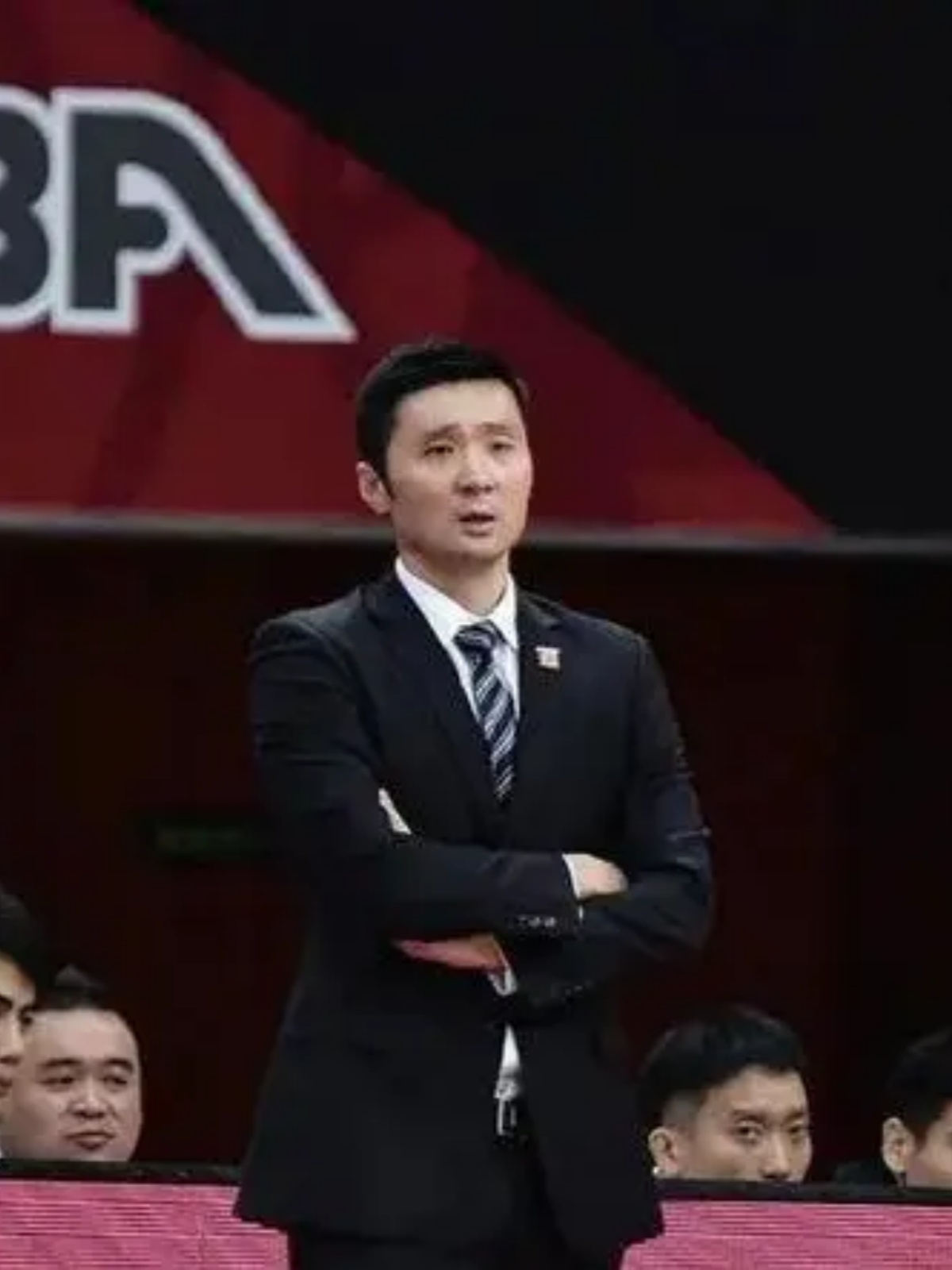 刘炜：输球的第一责任人是教练，球迷对我的支持是很大鼓励的简单介绍