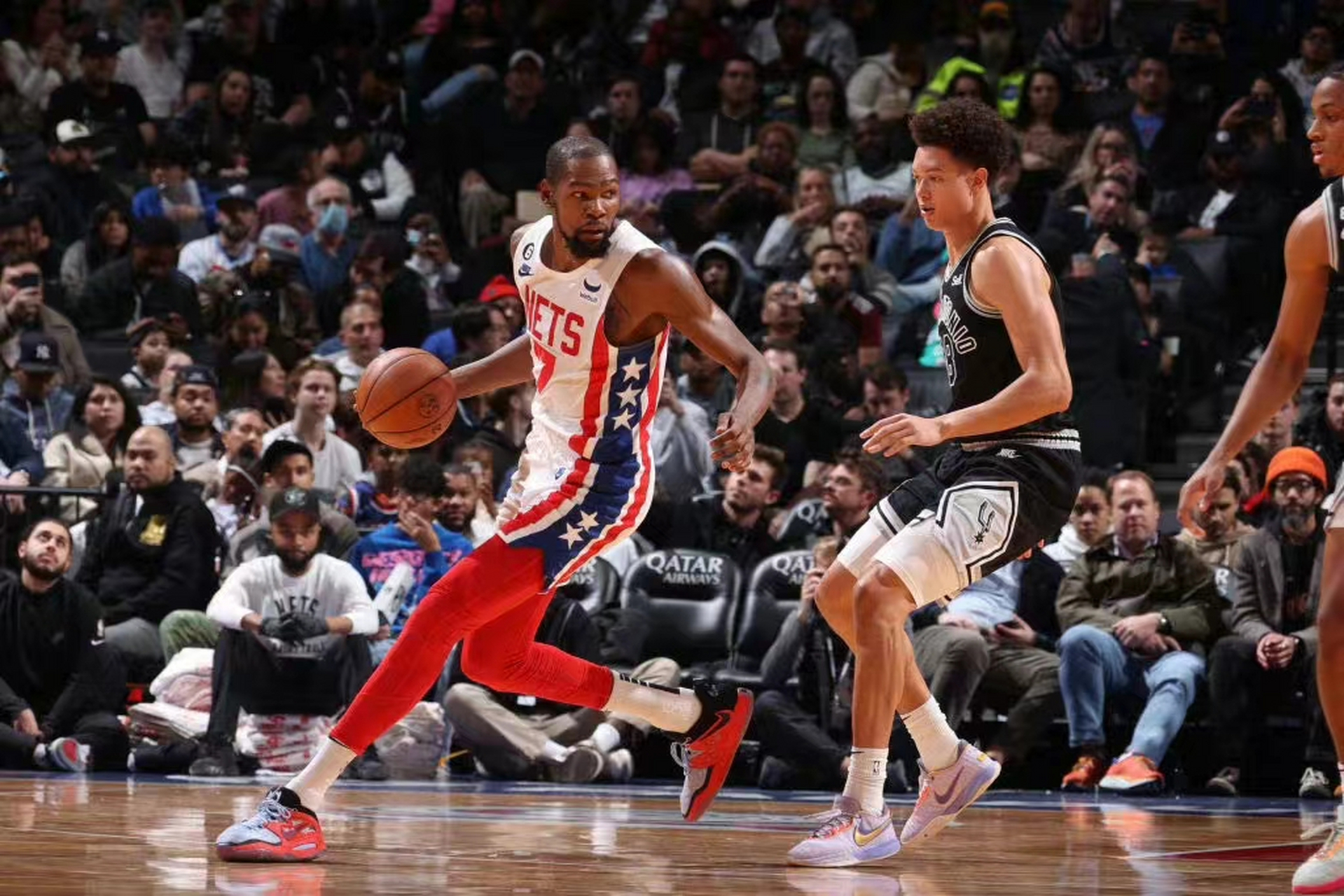 关于好兄弟，姆巴佩身穿阿什拉夫的球衣现场观看摩洛哥比赛的信息