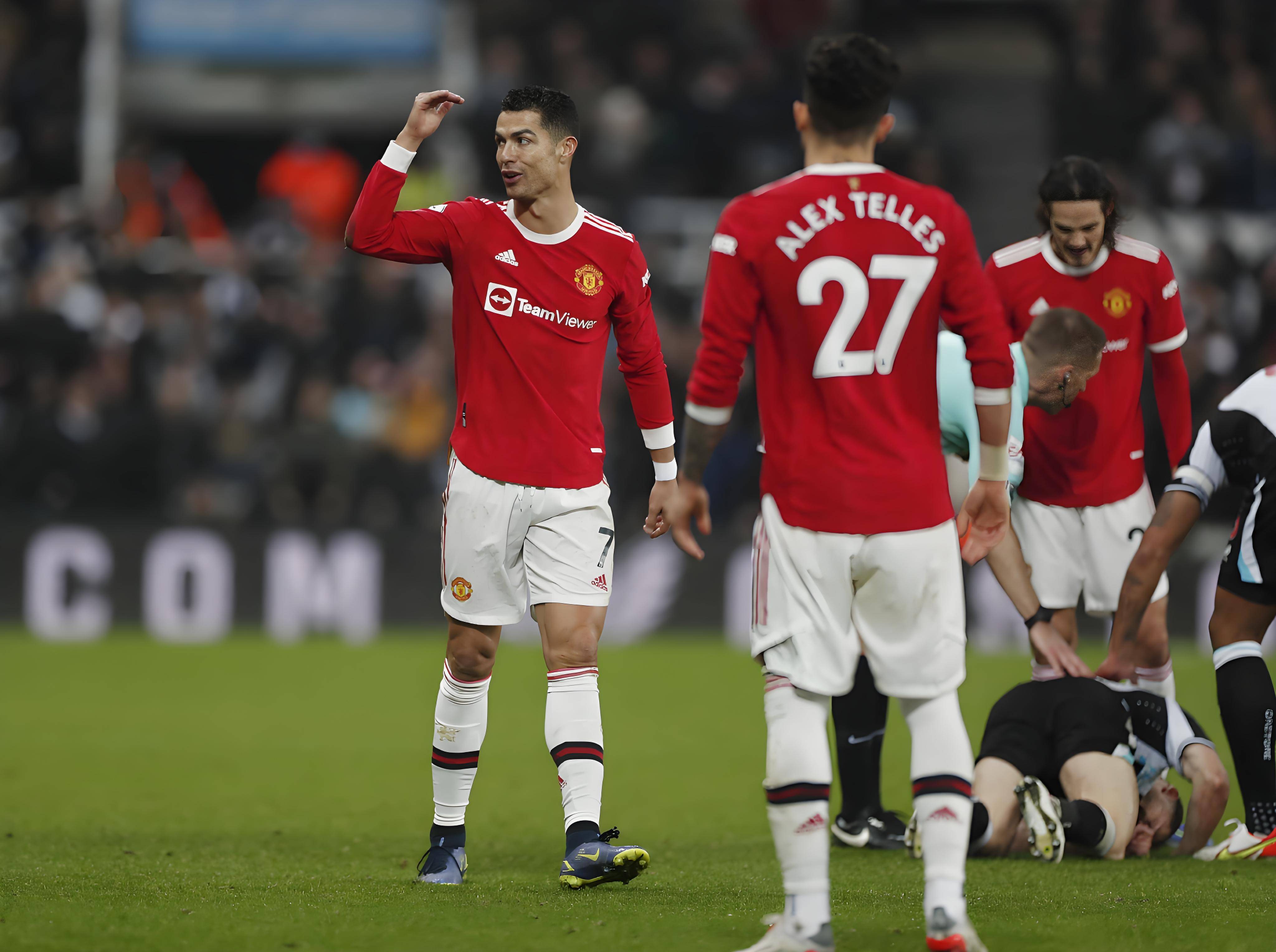 包含一日英超动向：曼联胜纽卡升至第五，阿森纳PK曼城竞争极其激烈的词条