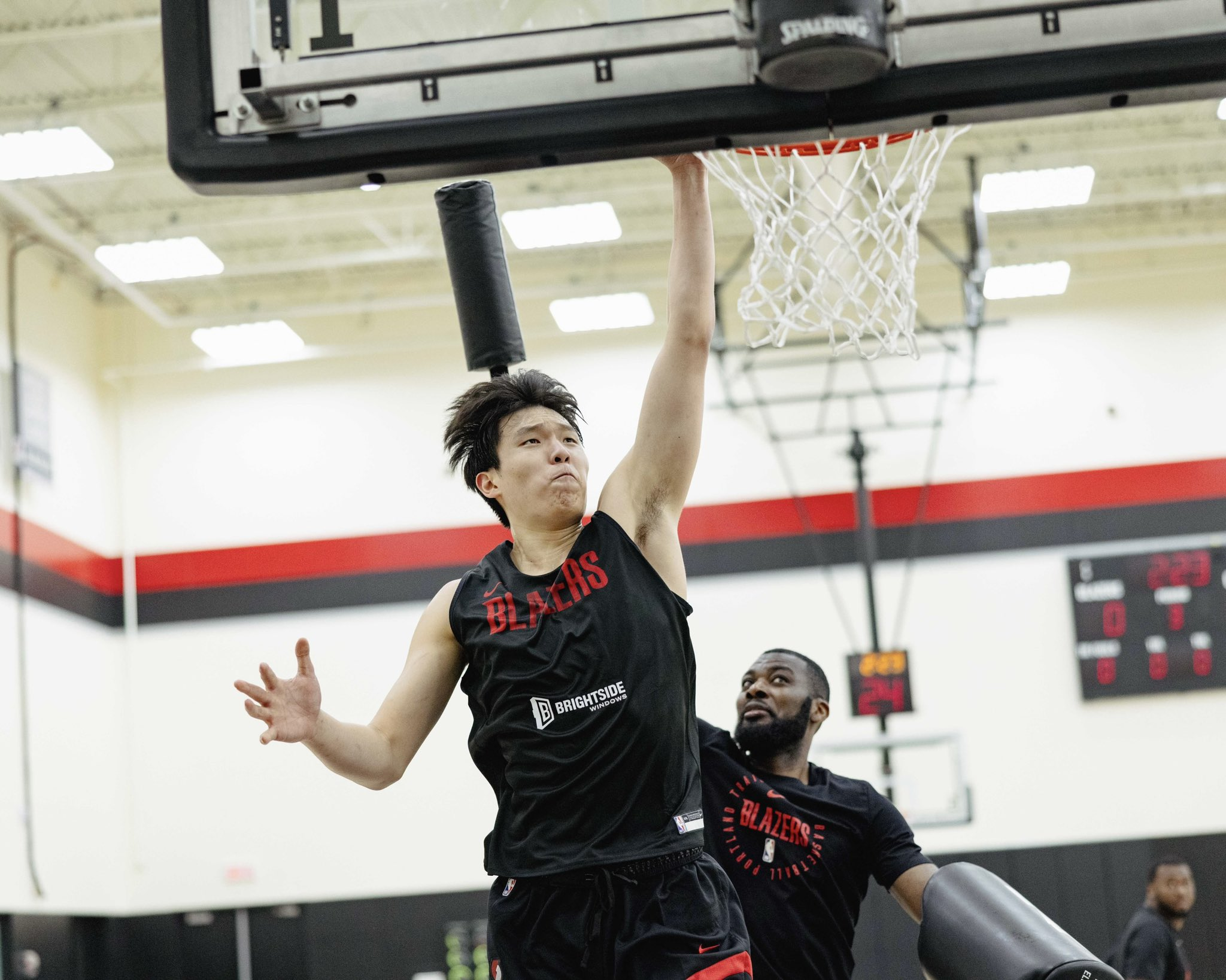 关于20个镜头拆解7套开拓者为杨瀚森量身定制的战术的信息