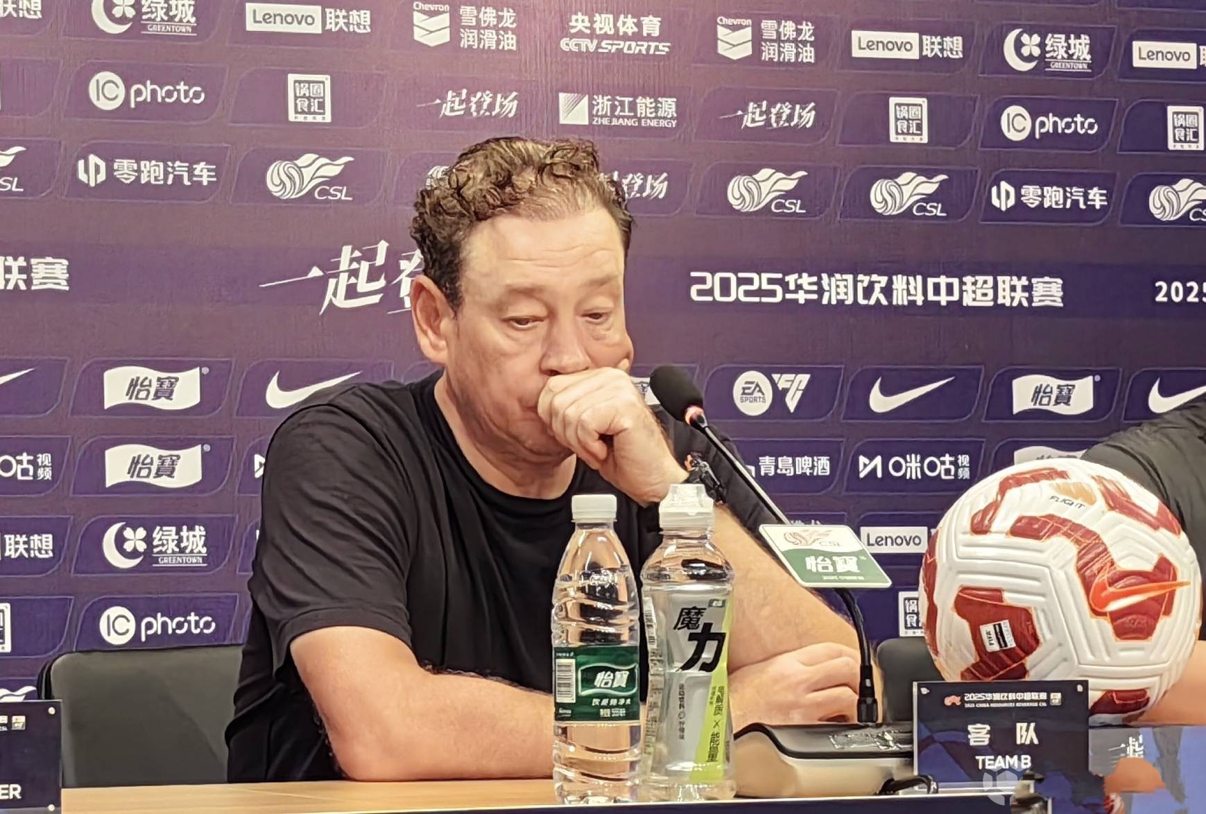 包含申花与主教练斯卢茨基续约新合同至2027年底的词条