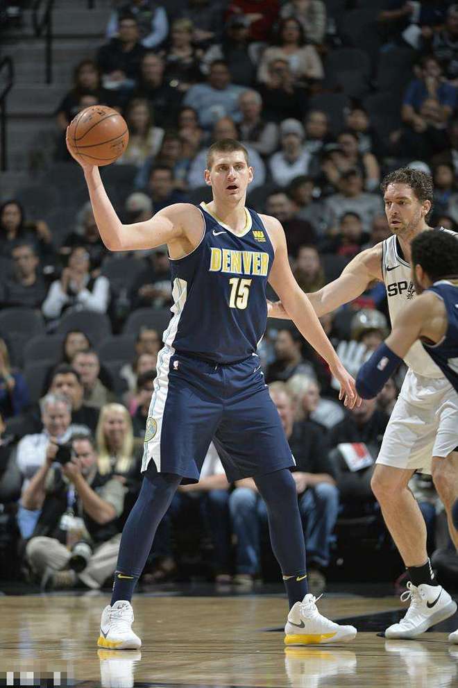 本赛季每个人都有出场机会，不明白这点的