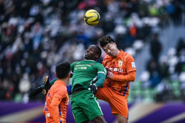 关于老崔回归首秀，不和李霄鹏讲人情世故，泰山队4主场取舍刘洋缺阵的信息