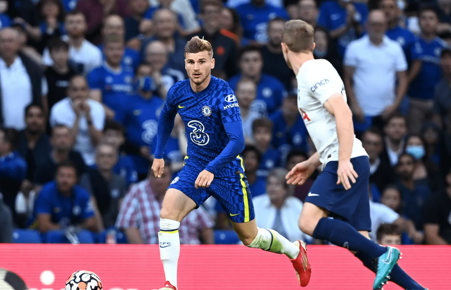 包含那不勒斯是加纳乔的热门下家，切尔西和热刺也对其感兴趣的词条