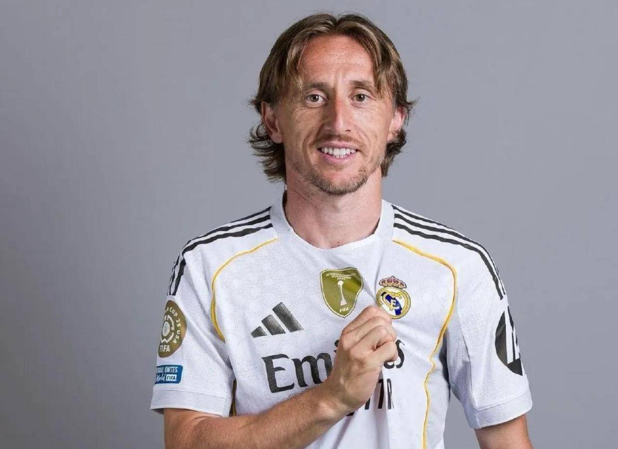 皇马官宣签下22岁左后卫A费分期支付5000万欧解约金的简单介绍