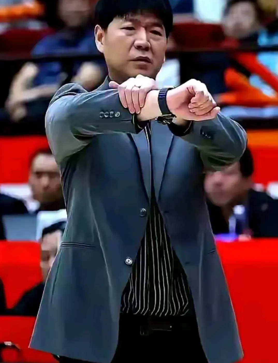 山东男篮更新邱彪指导训练视频：为邱彪指导敬业精神点赞的简单介绍