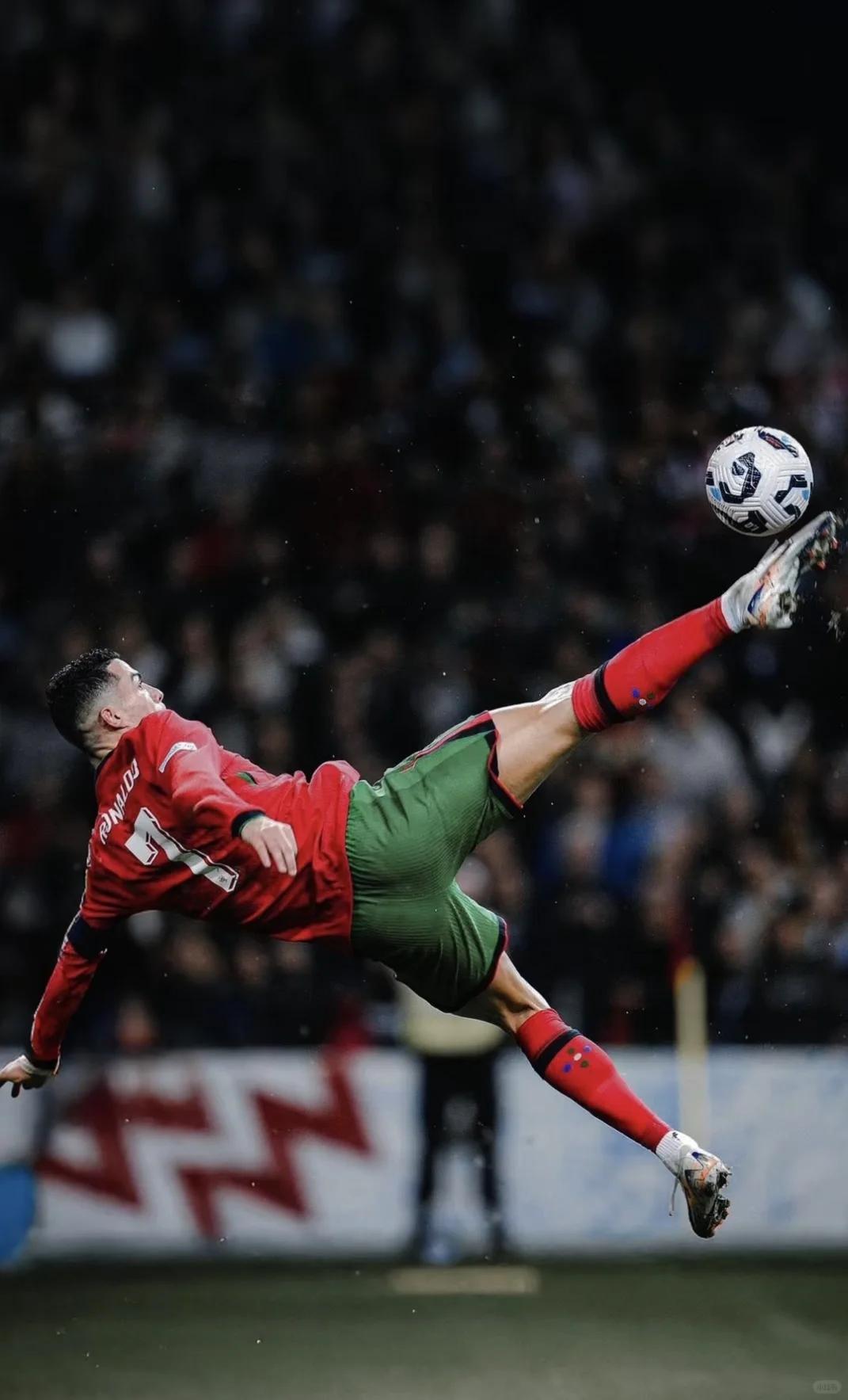 包含踢着踢着成老板了！沙特C罗是俱乐部第一股东的词条