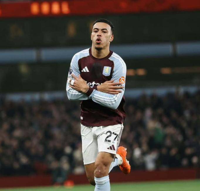 包含埃梅里率维拉12轮11胜狂揽36分，从降级区飙升至英超第三的词条