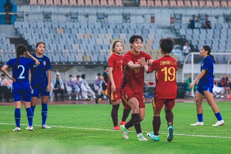 包含东亚杯-中国女足4-2中国台北两球领先被追平邵子钦双响的词条