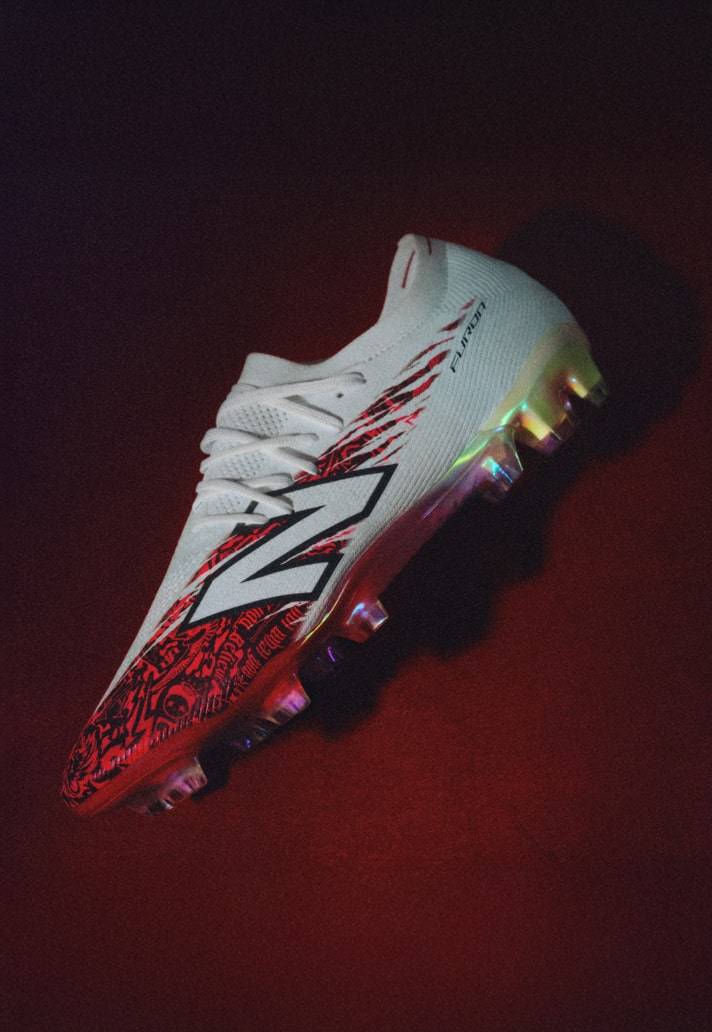 萨卡赛后把球鞋都送给了球迷