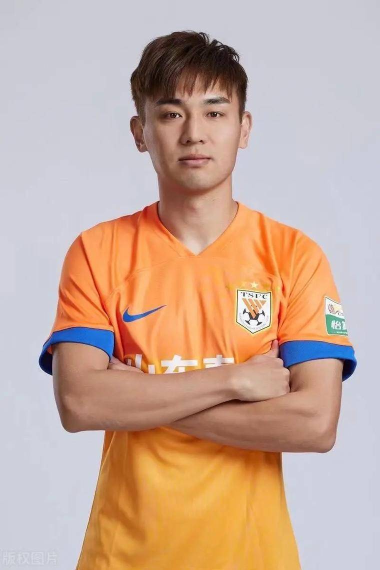 泰山官宣两人外租离队：前国脚刚因辱骂裁判遭重罚的简单介绍