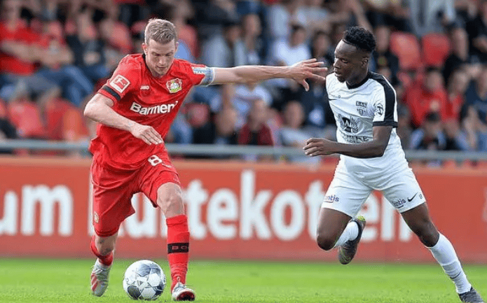 包含勒沃库森4-0柏林联合豪取各赛事12连胜的词条