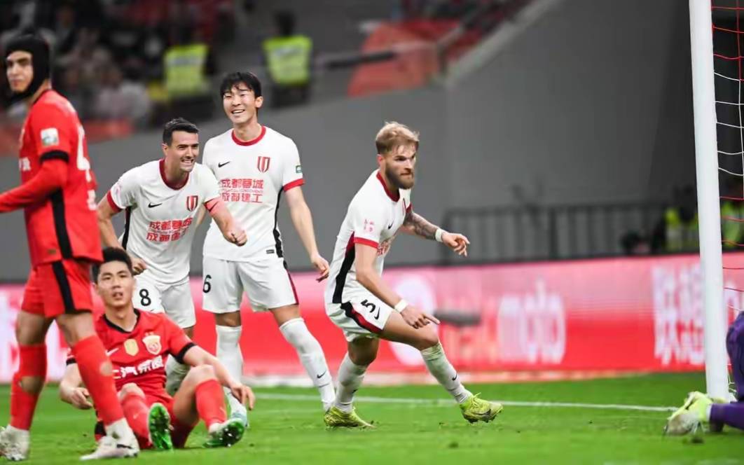 成都蓉城最新动态：两大王牌续约，3悍将离队，新帅必须尽的简单介绍