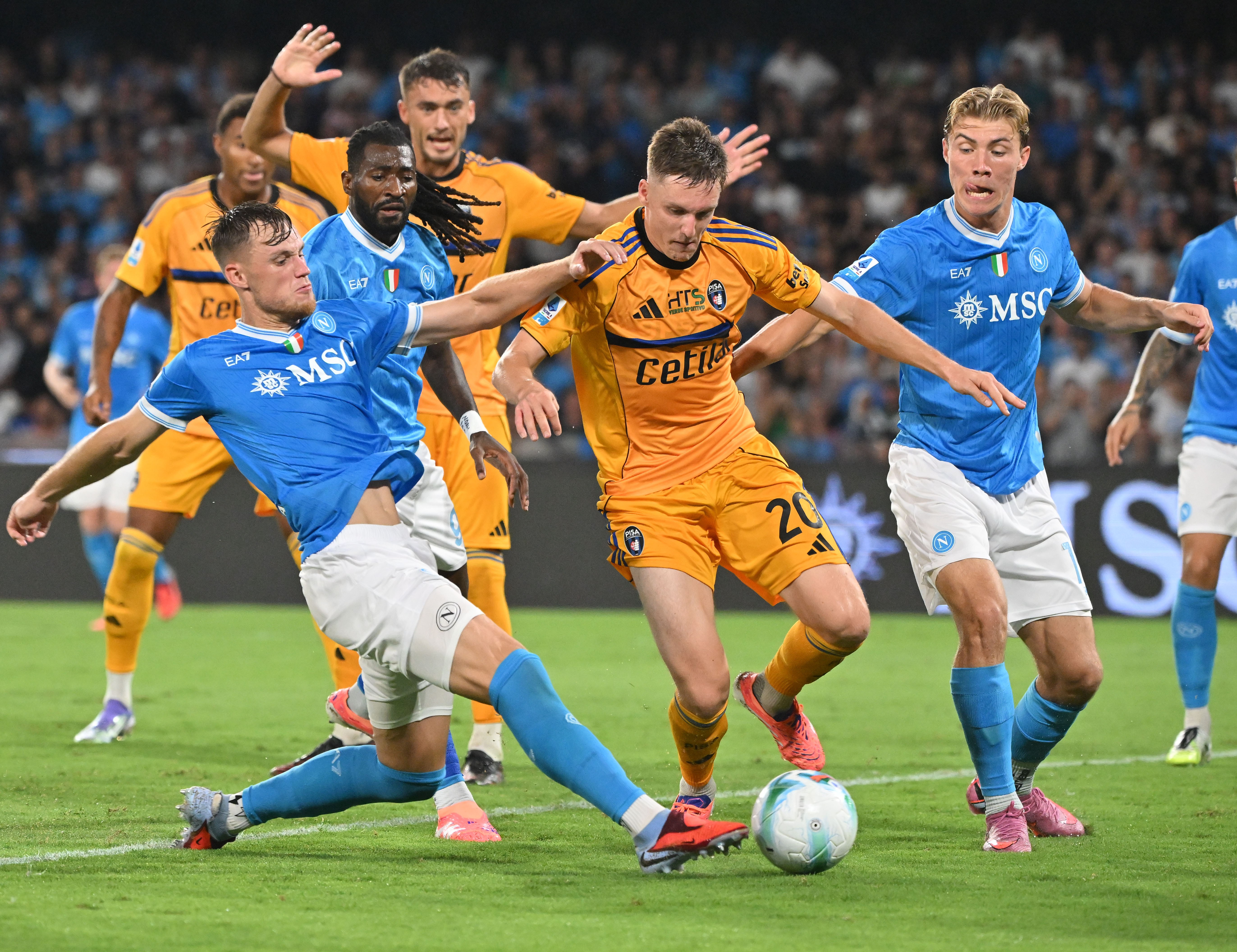 关于【意甲】霍伊伦双响，那不勒斯2比0的信息