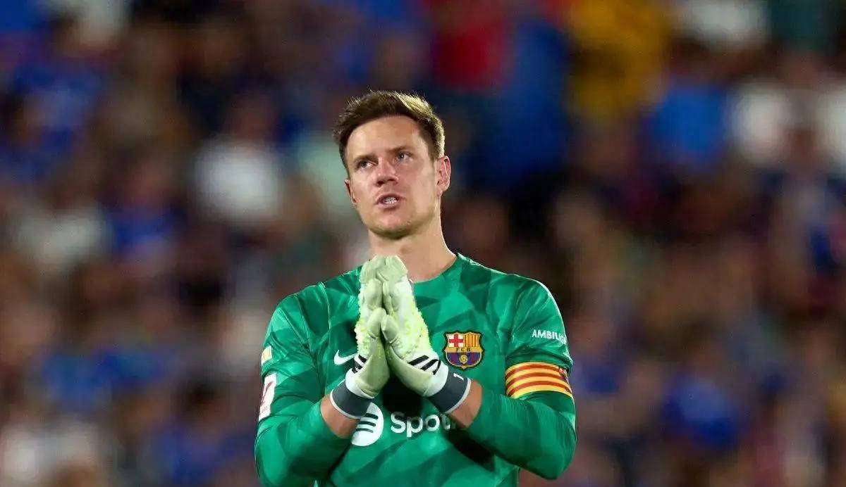 包含特尔施特根手术后回归巴塞罗那，门将位置竞争激烈的词条