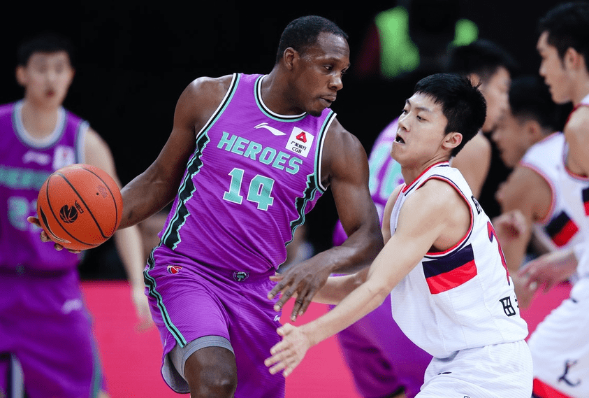 田中心半场出战14分钟12中7，三分5中3得到19分4板3助攻的简单介绍