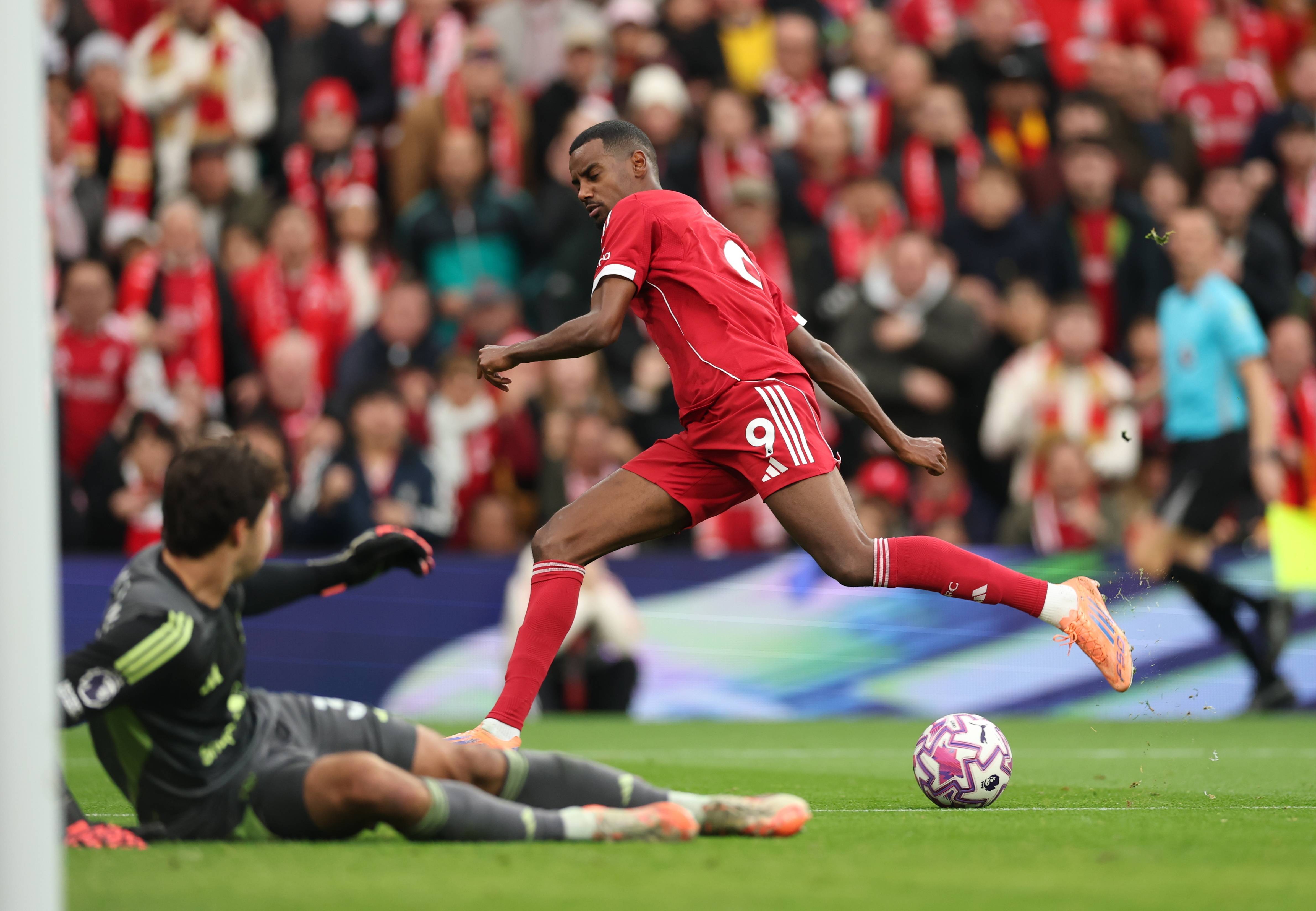 关于利物浦仅花4200万欧！26岁麦卡现已身价上亿&入选金球候选&2年2冠的信息