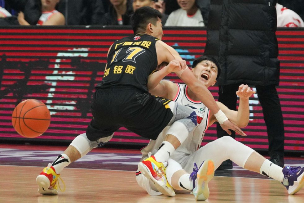 关于CCTV5直播：浙江广厦迎战深圳男篮，孙铭徽对决贺希宁，赵嘉仁挑战周鹏的信息